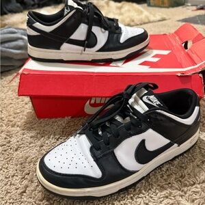 Nike Men's Black and White Low-Top Sneakers